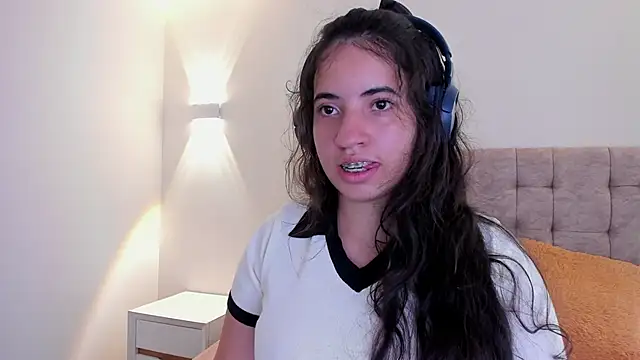 Nicol Chang online show from 11/19/25, 08:20