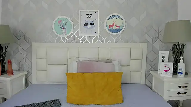 Snapshot of naia_cox chatting on 09/20/25, 11:28 naia cox online show from 09/20/25, 11:28