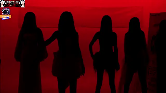 Snapshot of 1X-one chatting on 11/10/25, 04:11 1X-one online show from 11/10/25, 04:11