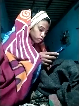 Snapshot of Hot-qwer chatting on 12/17/25, 10:05 Hot-qwer online show from 12/17/25, 10:05