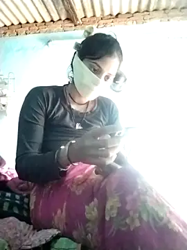 Hot-qwer online show from 12/21/25, 08:32