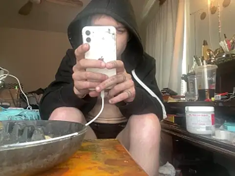 XanderOzzz online show from 12/17/25, 02:45