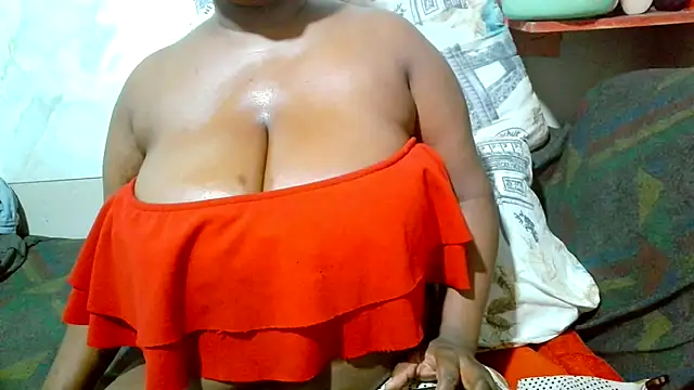 Snapshot of bustydivaxx21 chatting on 11/03/25, 08:54 bustydivaxx21 online show from 11/03/25, 08:54