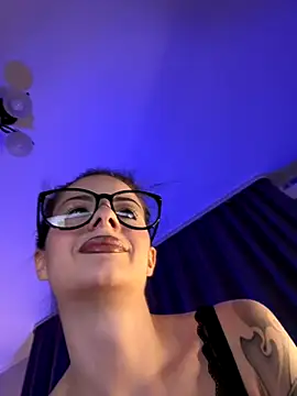 Snapshot of bigJuicyPussy chatting on 11/14/25, 01:10 bigJuicyPussy online show from 11/14/25, 01:10