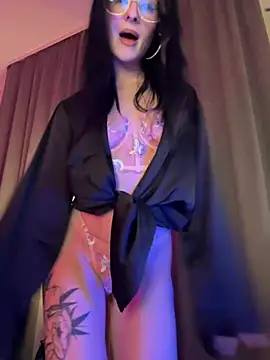 Snapshot of bigJuicyPussy chatting on 01/14/26, 01:28 bigJuicyPussy online show from 01/14/26, 01:28