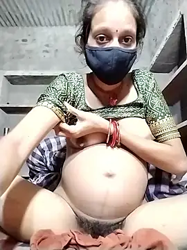 Snapshot of Punam_ji chatting on 11/11/25, 10:37 Punam ji online show from 11/11/25, 10:37