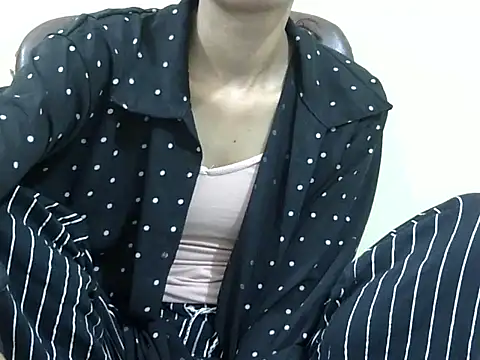 smallcuute online show from 11/09/25, 07:23