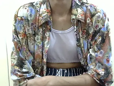 smallcuute online show from 11/25/25, 08:36