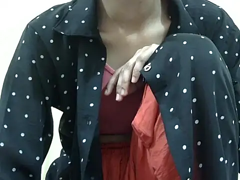 smallcuute online show from 11/27/25, 09:39