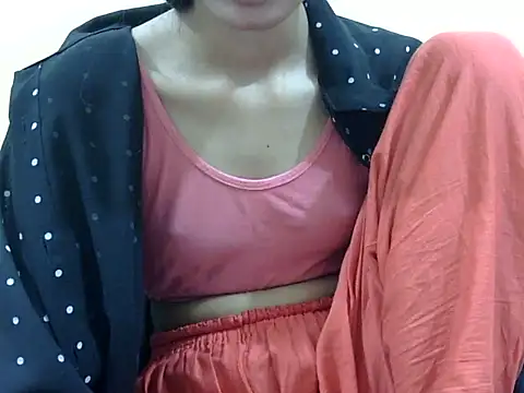 smallcuute online show from 11/28/25, 10:29