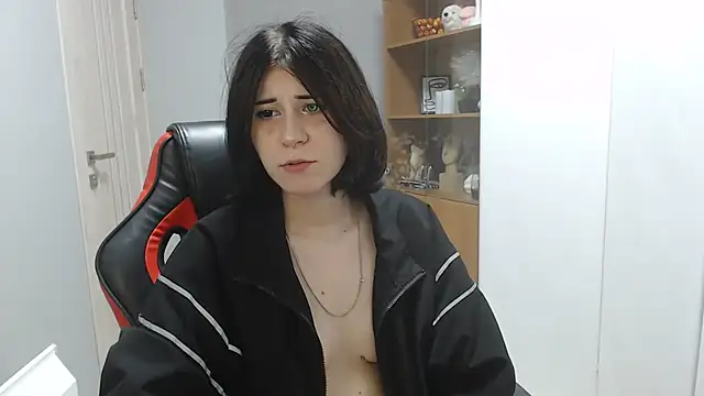 Snapshot of TinaQuiin chatting on 09/29/25, 08:08 TinaQuiin online show from 09/29/25, 08:08