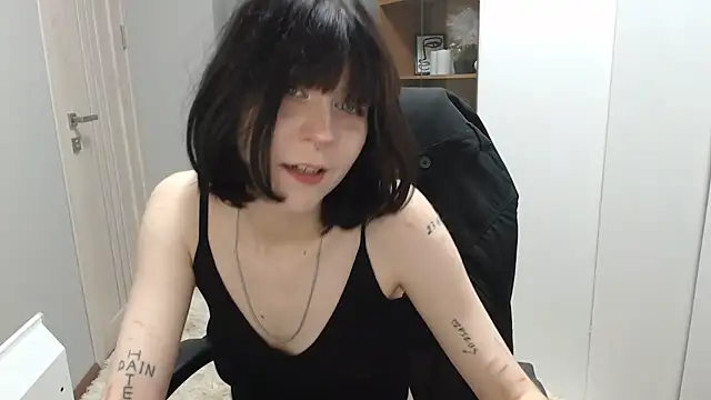 Snapshot of TinaQuiin chatting on 10/10/25, 08:02 TinaQuiin online show from 10/10/25, 08:02