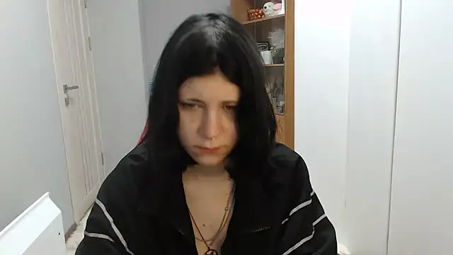 Snapshot of TinaQuiin chatting on 11/28/25, 08:50 TinaQuiin online show from 11/28/25, 08:50