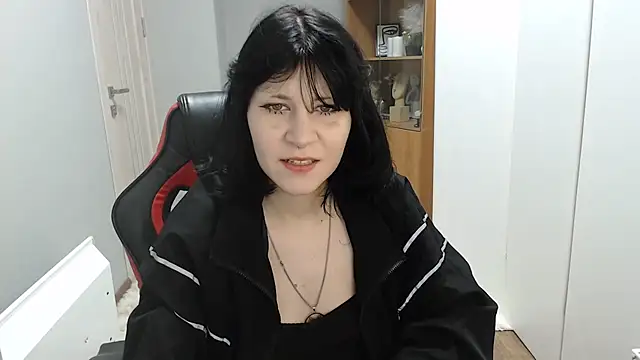 Snapshot of TinaQuiin chatting on 11/29/25, 08:50 TinaQuiin online show from 11/29/25, 08:50