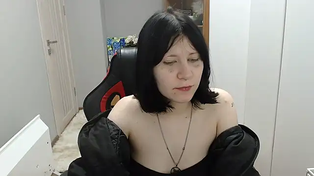 Snapshot of TinaQuiin chatting on 12/03/25, 08:56 TinaQuiin online show from 12/03/25, 08:56