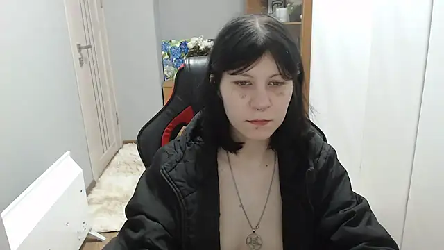 Snapshot of TinaQuiin chatting on 12/19/25, 08:43 TinaQuiin online show from 12/19/25, 08:43