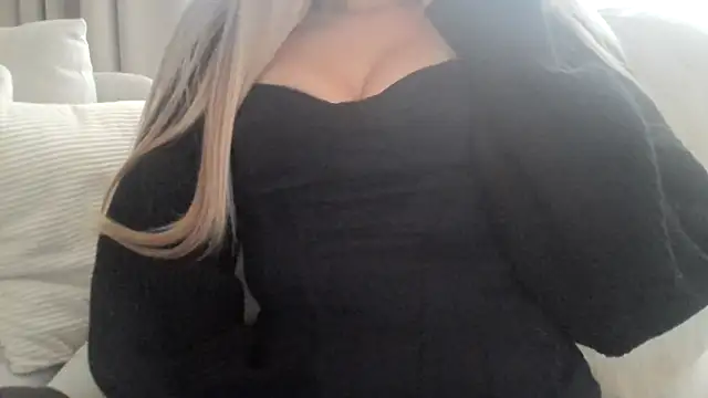 Snapshot of izabellaxoxo chatting on 11/20/25, 02:39 izabellaxoxo online show from 11/20/25, 02:39