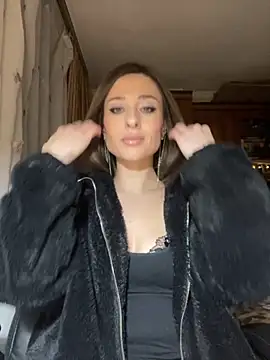 Snapshot of _shadylady_ chatting on 10/07/25, 05:32 shadylady online show from 10/07/25, 05:32