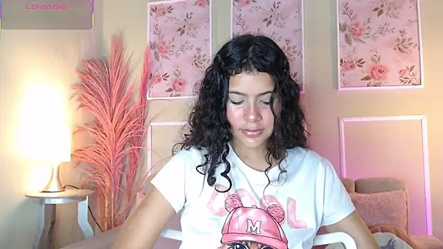 Snapshot of CurlyDani chatting on 09/24/25, 12:19 CurlyDani online show from 09/24/25, 12:19