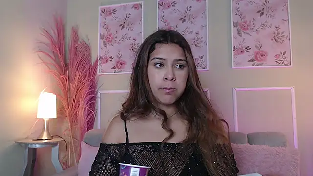 Snapshot of CurlyDani chatting on 11/05/25, 12:05 CurlyDani online show from 11/05/25, 12:05