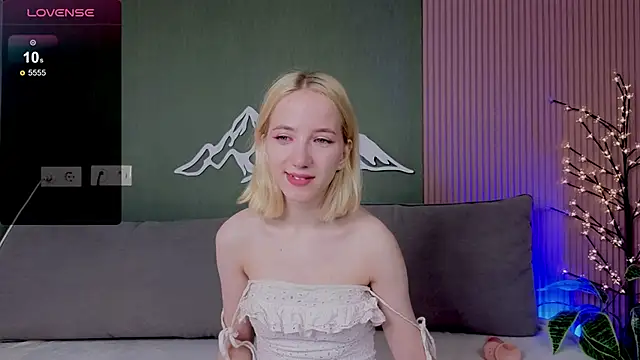 EmmaNovak online show from 09/29/25, 12:10