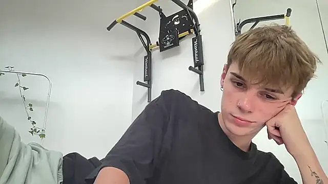 Snapshot of Milk_Guy chatting on 09/08/25, 02:49 Milk Guy online show from 09/08/25, 02:49