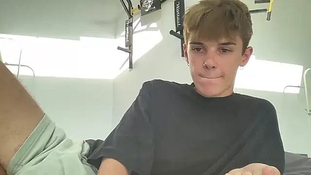 Snapshot of Milk_Guy chatting on 09/09/25, 01:21 Milk Guy online show from 09/09/25, 01:21