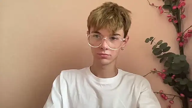 Snapshot of Milk_Guy chatting on 09/11/25, 01:00 Milk Guy online show from 09/11/25, 01:00