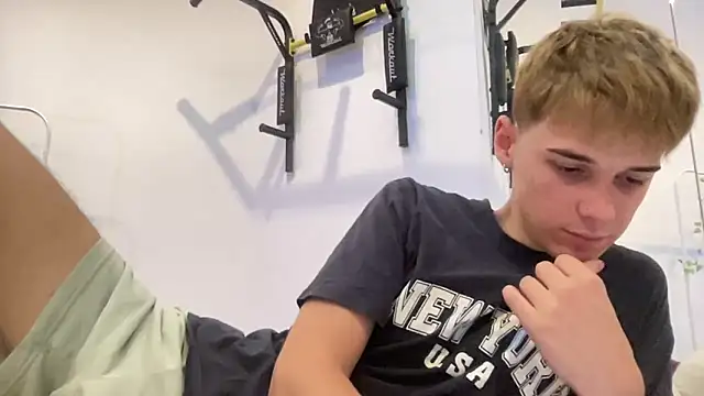 Snapshot of Milk_Guy chatting on 09/14/25, 04:17 Milk Guy online show from 09/14/25, 04:17