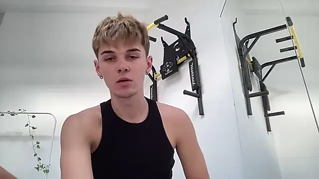 Snapshot of Milk_Guy chatting on 09/19/25, 01:34 Milk Guy online show from 09/19/25, 01:34