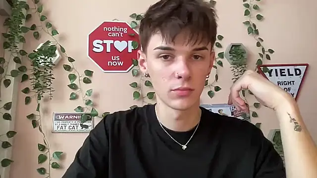 Snapshot of Milk_Guy chatting on 09/22/25, 10:50 Milk Guy online show from 09/22/25, 10:50