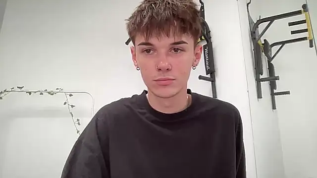 Snapshot of Milk_Guy chatting on 09/29/25, 01:05 Milk Guy online show from 09/29/25, 01:05