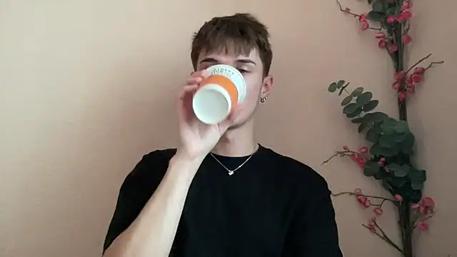 Snapshot of Milk_Guy chatting on 10/02/25, 12:12 Milk Guy online show from 10/02/25, 12:12