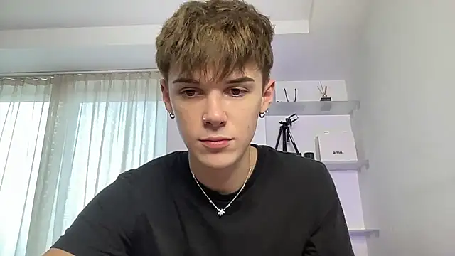 Snapshot of Milk_Guy chatting on 10/08/25, 01:42 Milk Guy online show from 10/08/25, 01:42