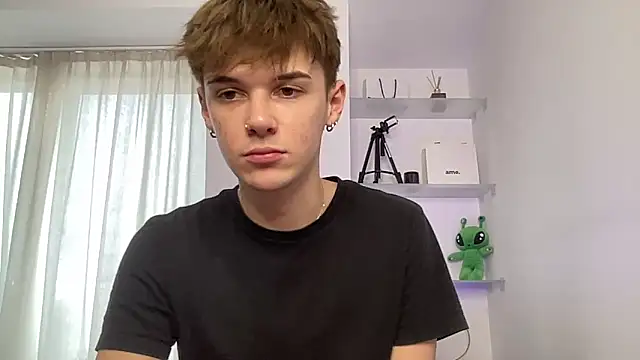 Snapshot of Milk_Guy chatting on 10/10/25, 11:42 Milk Guy online show from 10/10/25, 11:42