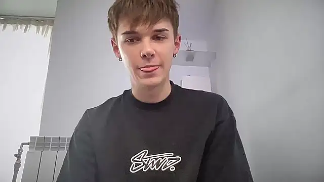 Snapshot of Milk_Guy chatting on 10/15/25, 01:44 Milk Guy online show from 10/15/25, 01:44