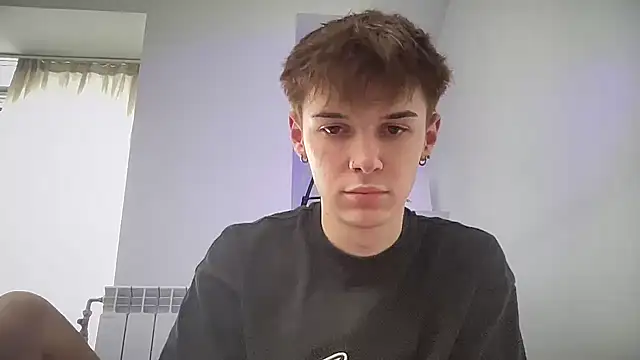 Snapshot of Milk_Guy chatting on 10/16/25, 08:37 Milk Guy online show from 10/16/25, 08:37