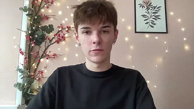 Snapshot of Milk_Guy chatting on 10/17/25, 09:56 Milk Guy online show from 10/17/25, 09:56