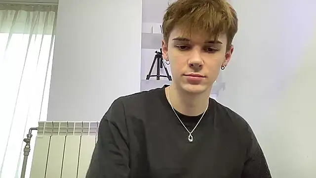 Snapshot of Milk_Guy chatting on 10/21/25, 11:33 Milk Guy online show from 10/21/25, 11:33