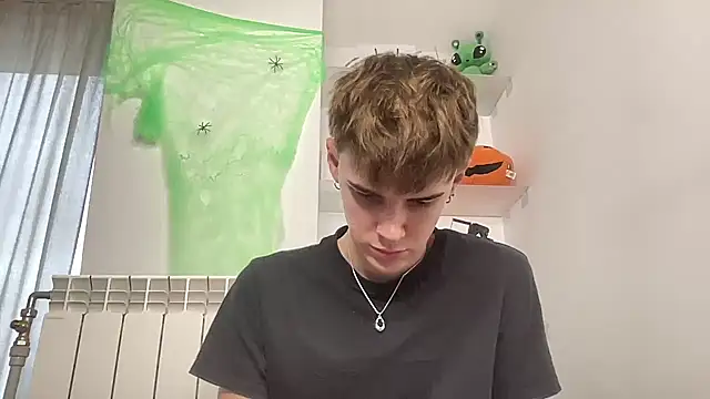 Snapshot of Milk_Guy chatting on 10/28/25, 12:52 Milk Guy online show from 10/28/25, 12:52