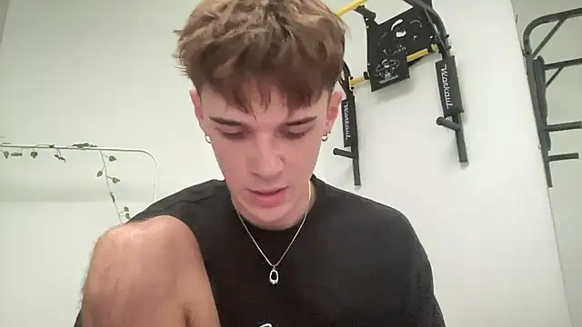 Snapshot of Milk_Guy chatting on 11/06/25, 01:01 Milk Guy online show from 11/06/25, 01:01