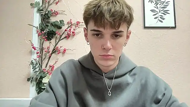 Snapshot of Milk_Guy chatting on 11/13/25, 03:33 Milk Guy online show from 11/13/25, 03:33