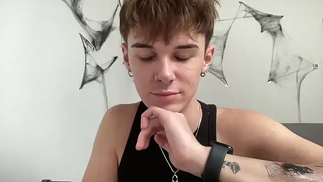 Snapshot of Milk_Guy chatting on 11/17/25, 10:43 Milk Guy online show from 11/17/25, 10:43