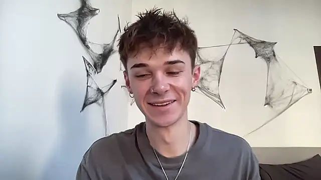 Snapshot of Milk_Guy chatting on 11/19/25, 10:48 Milk Guy online show from 11/19/25, 10:48