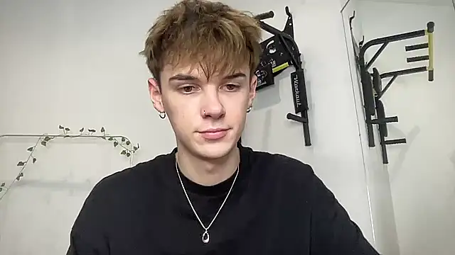 Snapshot of Milk_Guy chatting on 11/25/25, 03:56 Milk Guy online show from 11/25/25, 03:56