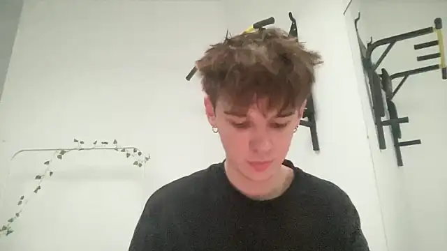 Snapshot of Milk_Guy chatting on 12/01/25, 01:05 Milk Guy online show from 12/01/25, 01:05