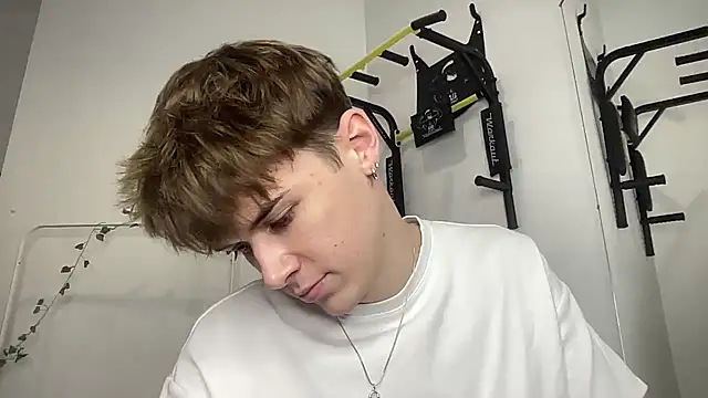 Snapshot of Milk_Guy chatting on 12/02/25, 02:56 Milk Guy online show from 12/02/25, 02:56