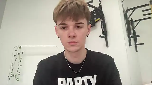 Snapshot of Milk_Guy chatting on 12/15/25, 12:31 Milk Guy online show from 12/15/25, 12:31