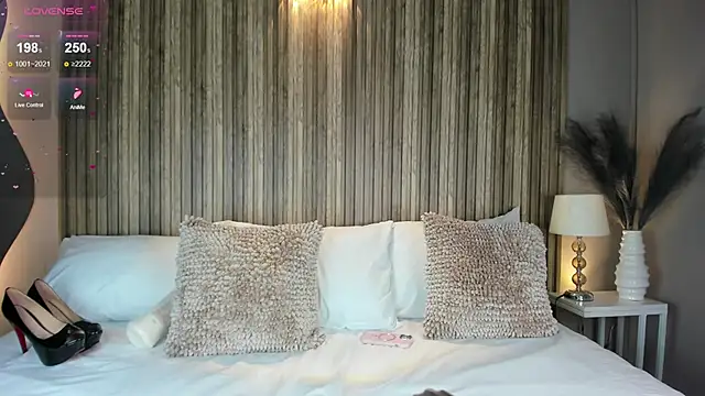 LinaLanm online show from 09/27/25, 05:12