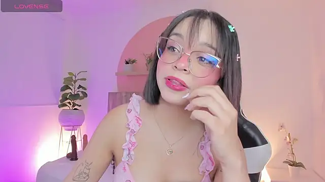 Clara Luu online show from 04/09/26, 02:55